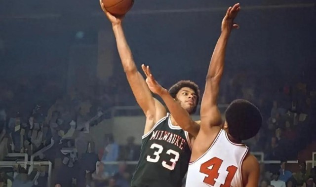 蜘蛛直播官方入口-单赛季包揽MVP+FMVP+得分王有多难？NBA仅4人做到，詹姆斯无缘