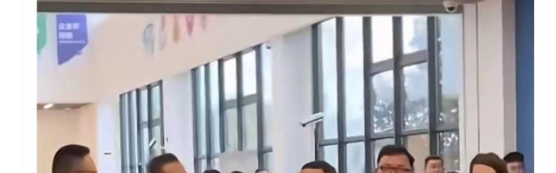 马云重出江湖！身上奢华围巾引发关注，网友：售价5650元，产自苏格兰