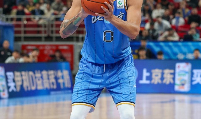 蜘蛛直播app下载-6投0中&amp;走步违例！郭艾伦打趣：今晚是属于麦基之夜 悲伤之夜
